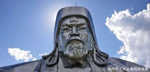 草原现四十米高的‘巨人’近前一看, 专家都无法解释