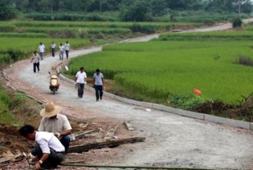  [发生]从小洞变大坑，从“村村通”变成农村的“村村痛”，这中