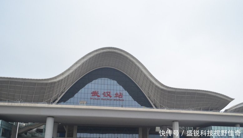 中国最“不靠谱”的火车站自己的火车站，却还要坐大巴回家