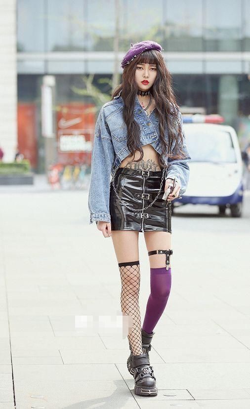  美女@街拍；美女炫酷搭配，霸气侧漏，都是一副“很拽”的样子