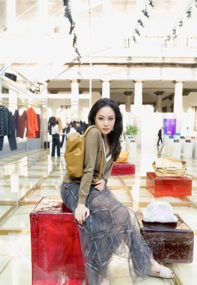  「朋友们」4岁逛连卡佛，13岁成香奈儿常客，她才是初代白富美