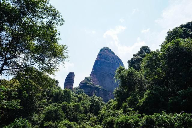 中国这座山峰很有意思，当地人告诉原因后，所有人都十分尊敬