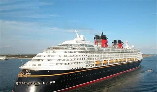 外国人眼红的40万吨巨兽，比辽宁舰大8倍，一天能运一走山