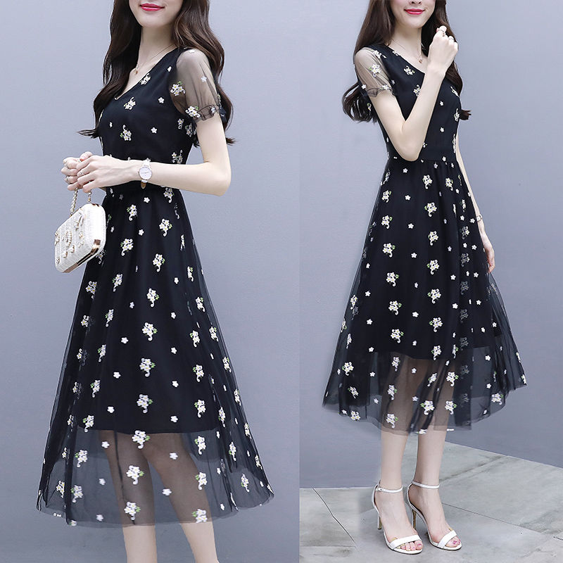 经济允许的四五十岁女人，穿穿显嫩仙女裙啊!美得太不像话了