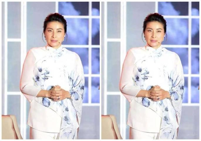 37岁郭晶晶一袭白裙亮相，身材严重走样，网友：真的是一胖毁所有