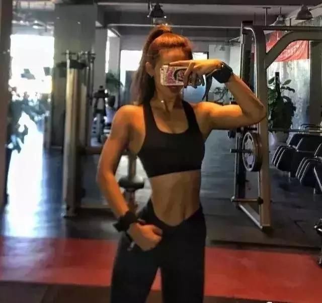 比基尼健身女神，中国版李燕花惊艳全场！