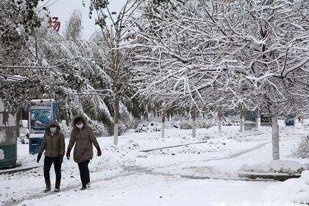 在东北看到地上有饺子，去旅游的人不要捡，可能会摊上“麻烦”