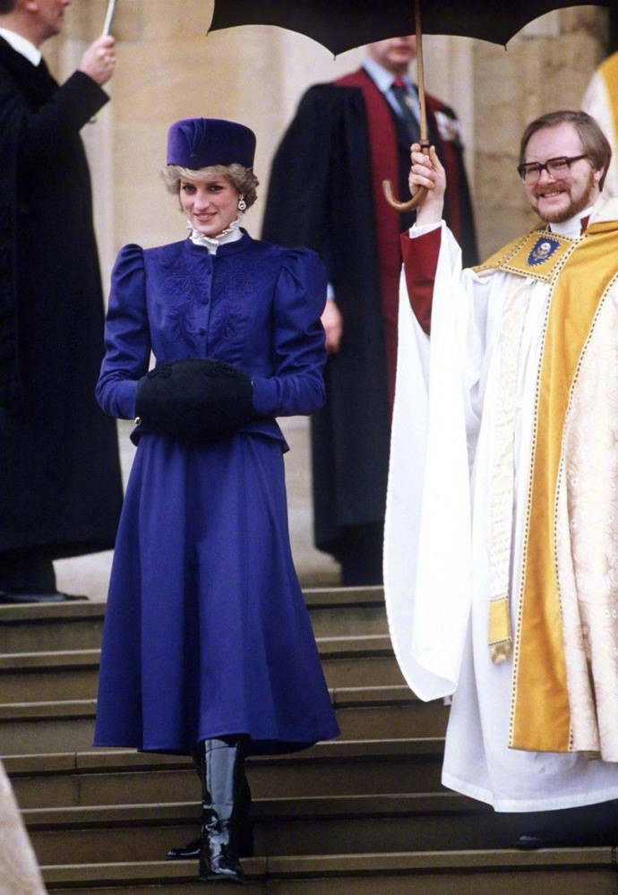 英伦玫瑰戴安娜王妃，网友:她的时尚穿衣服从来不会超过两种颜色