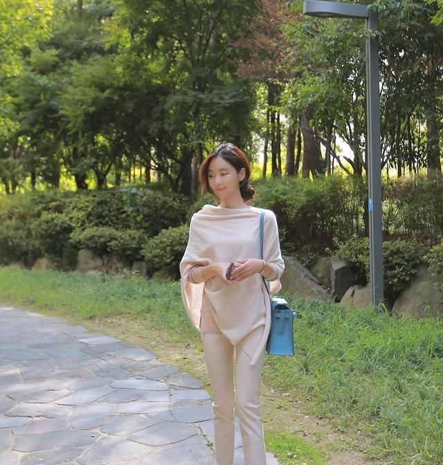  『气质』30岁熟女穿搭技巧,很有女人味,显白又减龄,每天都要美美哒