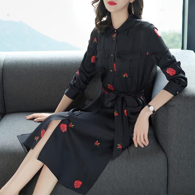 女人不管有没有钱，别在穿牛仔裤了！瞧瞧这秋裙，换上美到骨子里