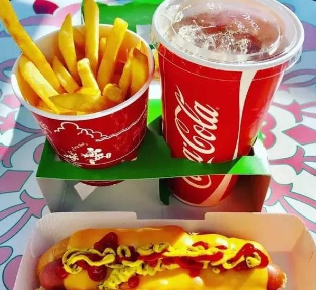 上海迪士尼禁止带食物，游客竟用这种方法偷偷带进去，我笑出了声