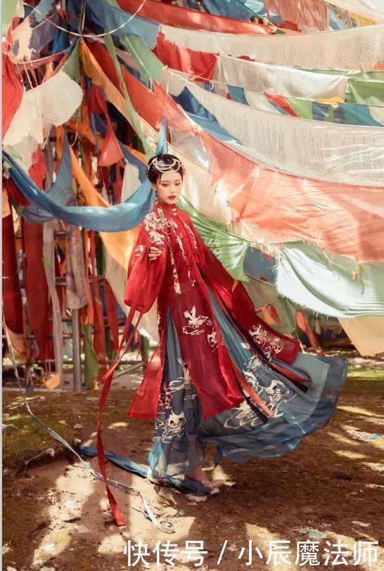 「汉服」那些配色超大胆的汉服,自古红蓝出CP,瞬间惊艳众人