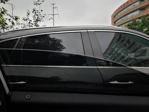 正常行驶途中,汽车前挡却起雾了,这时候该怎么办好?