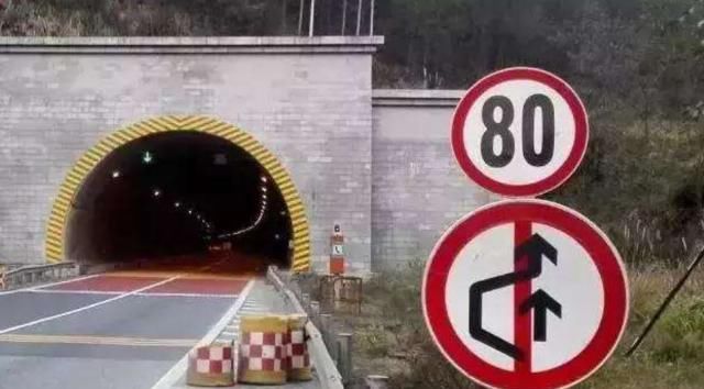  #高速#高速飙到120km/h，前方突然限速60km/h怎么办？老司机这么