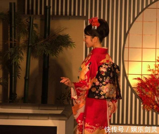 探秘日本和服文化，女人可不穿内衣，背上小背包可防出轨