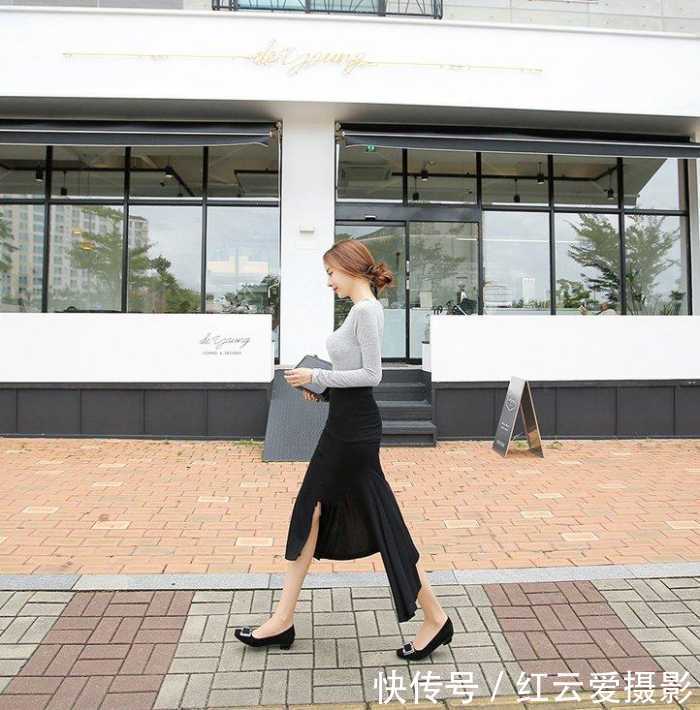 街拍：虽然是简约款, 但这么棒的身材穿出来, 演绎一见倾心的美好