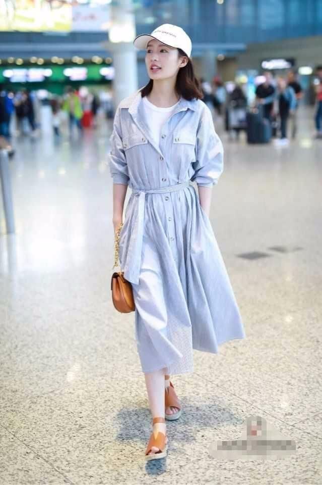 李沁真大胆!穿的连衣裙下面空荡荡 网友:你的时尚我看不懂!