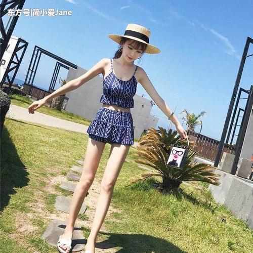 夏季选对泳衣,演绎摩登范儿,尽情的释放性感和美丽