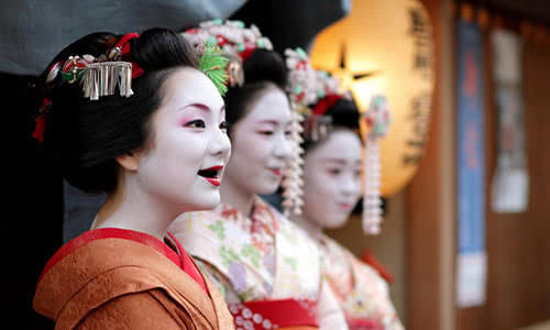  「大妈」化妆对日本人意味着什么？日本大妈：买菜也得化个妆才是尊重别人