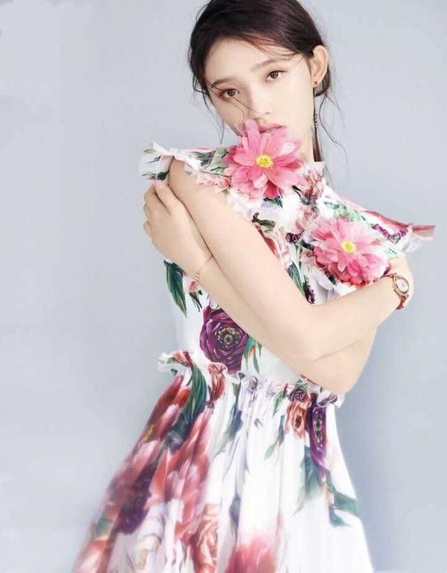 林允可谓是娱乐圈中一股“清流”！穿衣打扮跟做人一样真实不做作