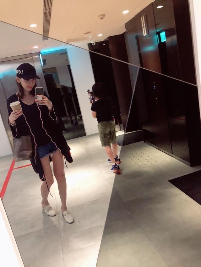 林志颖老婆陈若仪，紧身裙穿出S型好身材，臀部位置看得双眼发光