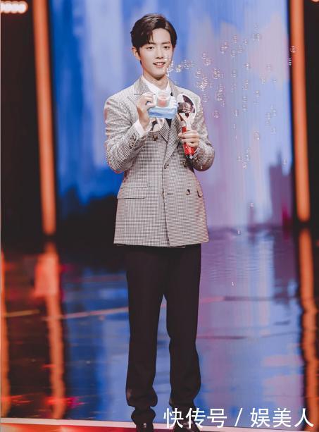  「品牌」百年历史Loewe靠的什么？从蒲扇到渔夫帽越来越迷，贫穷限制想象