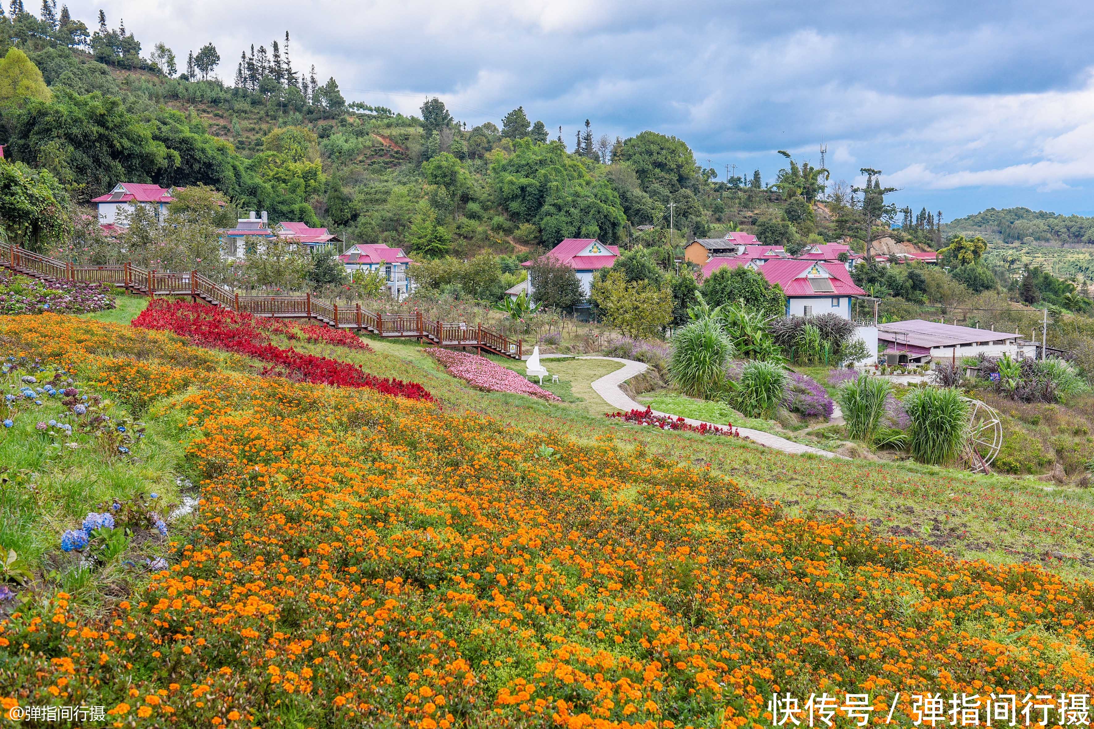 云南临沧有个“鲜花村寨”，昔日贫困山村，摇身变成“欧洲小镇”