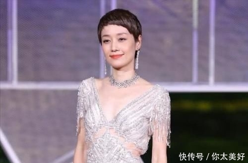 『低俗』马伊琍身材不丰腴却赢在骨感,穿透视连衣裙秀身材,性感又不低俗