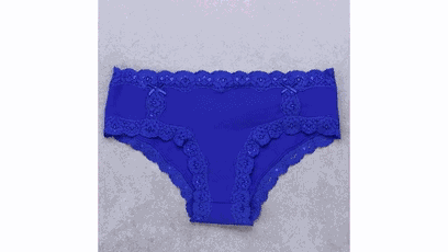 她往高跟鞋里放了这个，怎么走都不磨脚，女生需知的小窍门！