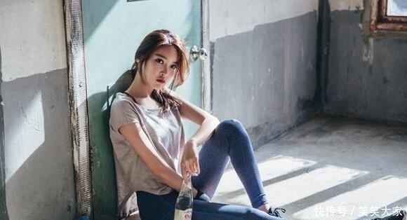  『美女』紧身打底裤将美女玲珑有致的身材完美的呈现，突显出优美魅力！