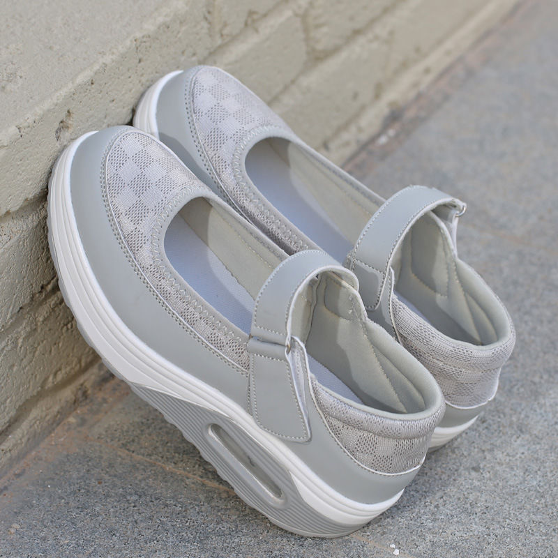 70后别再穿高跟鞋了，看看这“摇摇鞋”，时髦大气还养脚