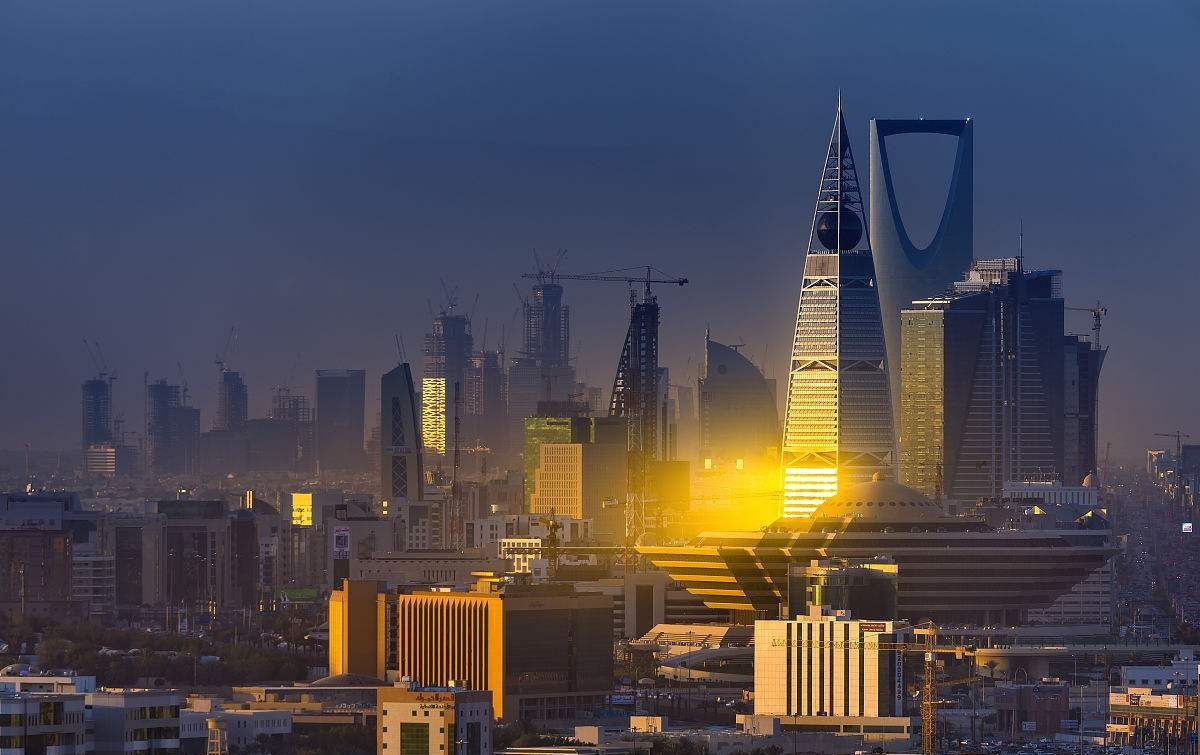 世界石油产量第一大国：因嫌弃邻国，准备花巨资把邻国挖成岛国