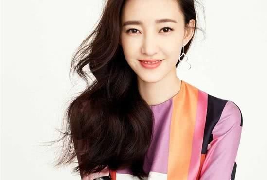 连体裤配渔网袜，网友：现在明星都这么胆大？