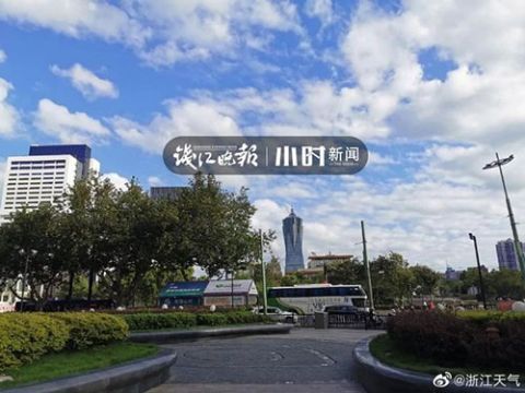  出门@今早出门被冻到没？周末杭城要刮大风！还有新台风即将生成