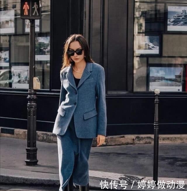 看起来:小白鞋已经失宠了,2020最受欢迎的是“骑士靴”,洋气舒适又显高