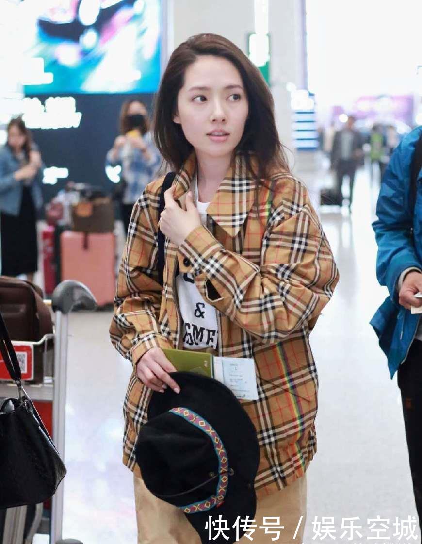 当34的郭碧婷与39的陈乔恩撞衫,年龄只差5岁,视觉效果竟这么大