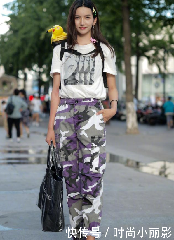 美女身材高挑,轻松驾驭包臀裙,展露女性妩媚迷人的韵味！