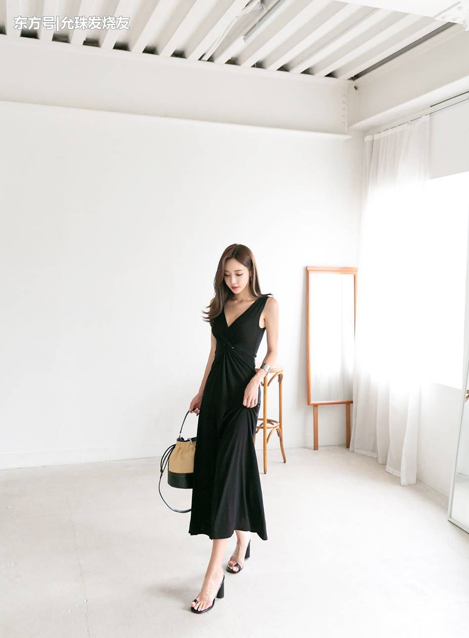 孙允珠纳米乌黑绸缎波西米亚裙