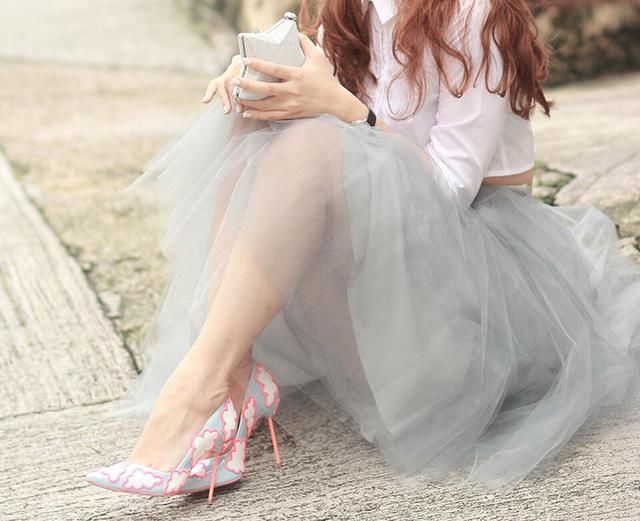 还没见过这双带蝴蝶翅膀的高跟鞋？国外已经非常火爆，还圈粉维密