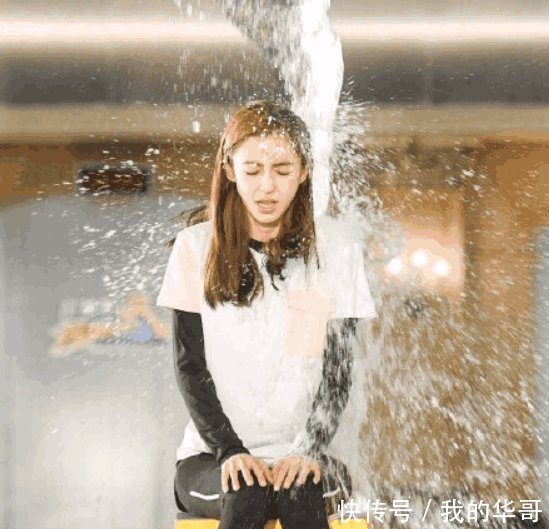 杨颖凌晨两点发博回应争议, 还爱心满满的补发520的自拍