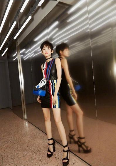 19岁关晓彤撞衫25岁娜扎，这差距不是一个6岁就能说明问题的