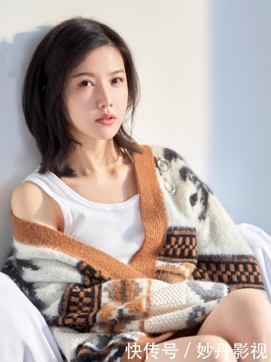 # 杨子姗的穿搭#看上去性感又撩人,杨子姗性感蕾丝裙看得人心都醉了!抹胸的设计