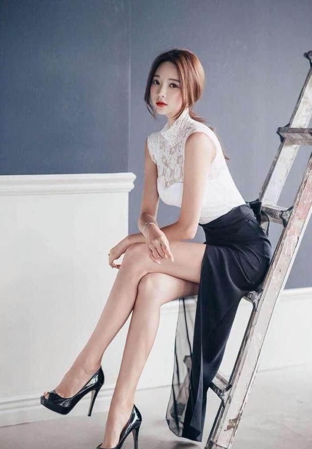 紧身裙裤魅力无法抵挡，搭配高跟鞋完美展露好身材