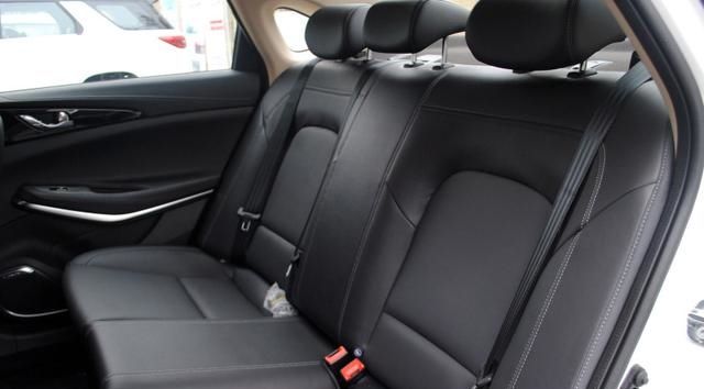  高配车型@长安甩出“王牌”，轴距近2米8，1.5T+6AT配四轮独悬，8.09万入门