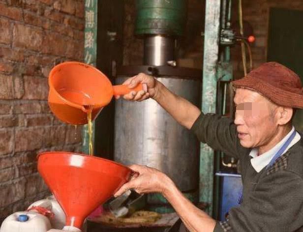 农村人人都吃的自榨油，专家却说不能吃，到底有什么内幕？