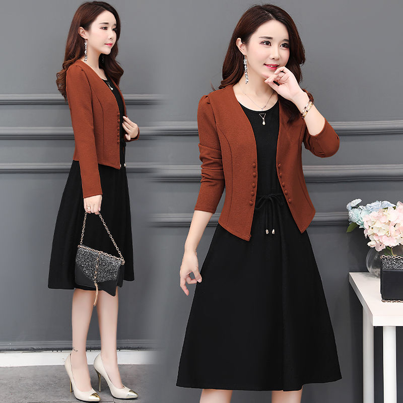 这酒红裙找了3天3夜，太好看了!款款精致，妈妈穿上减龄像30