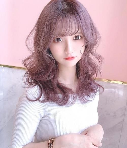  『显脸』别再剪普通的锁骨发了，2020流行这5款卷发，好看显脸小！