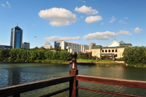 山东潍坊和江苏徐州，谁的2018年GDP更高？