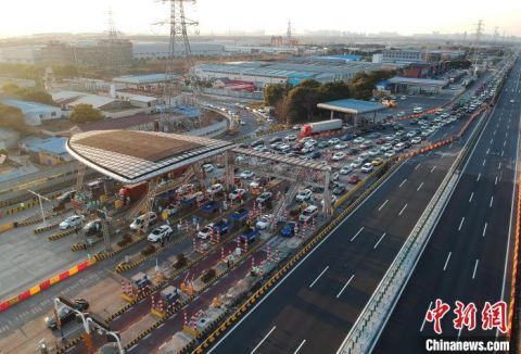  「高速」春运返程客流继续保持低位 G15沈海高速上海朱桥入沪道