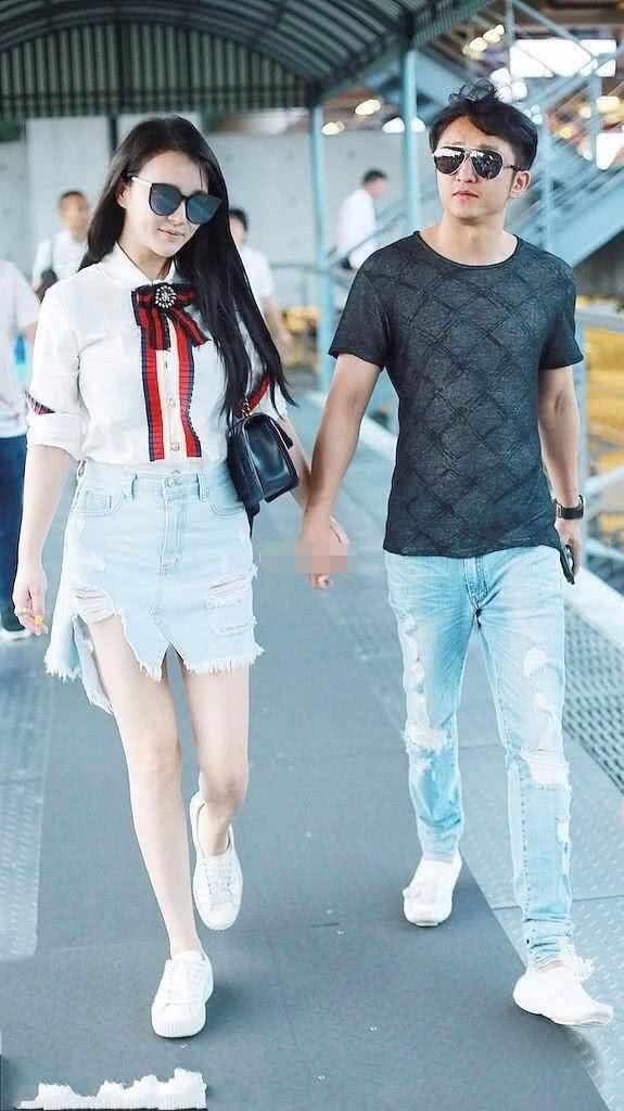 冉莹颖上衣穿得好紧，肚脐眼还放了颗钻，网友：邹市明真幸福！